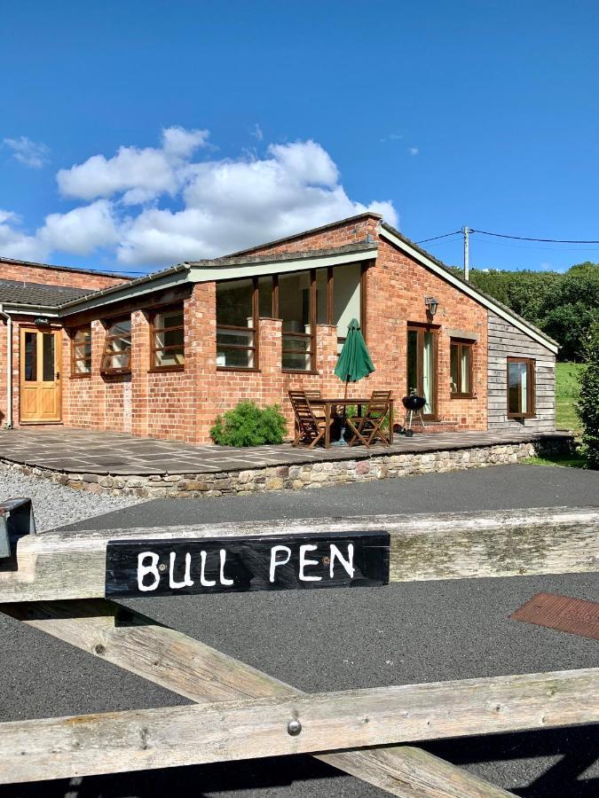 The Old Bull Pen Villa Abergavenny Exteriör bild